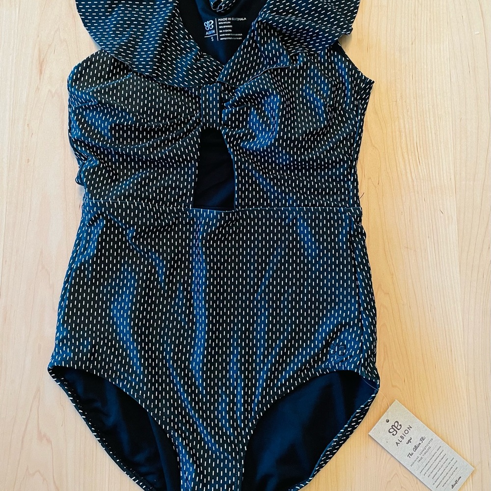Albion Fit One Piece Bathingsuit NEW with tags